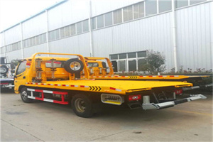 忠县附近拖车救援搭电